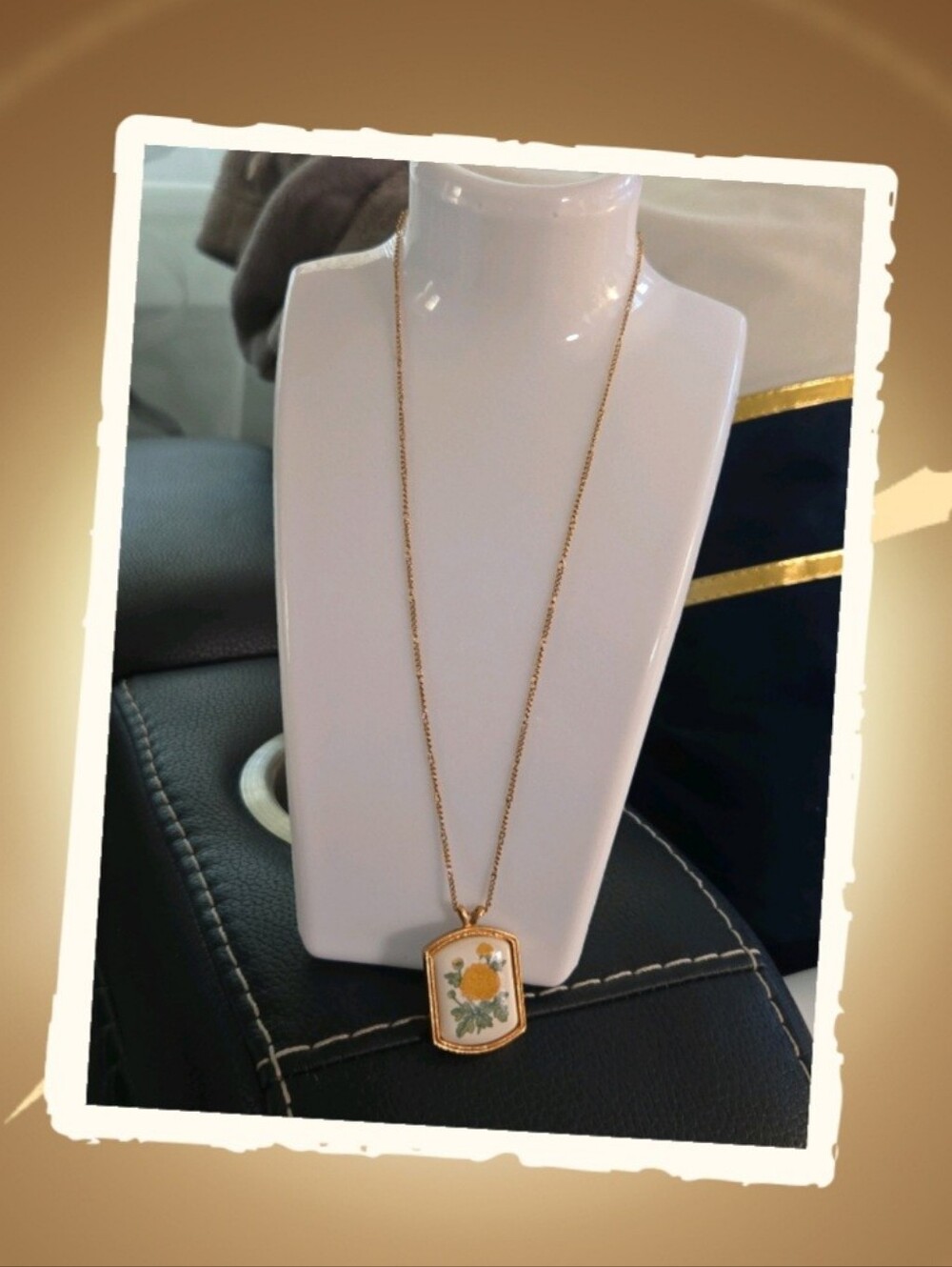 vintage 1980 Avon "Floral Heritage" Gold Floral Pendant Necklace - Women Jewelry